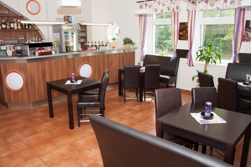 Restaurace A Penzion Zdena Bouda Hradec Králové Eksteriør billede