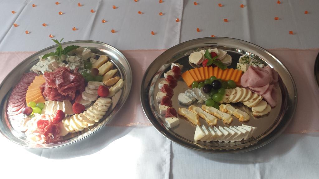 Restaurace A Penzion Zdena Bouda Hradec Králové Eksteriør billede